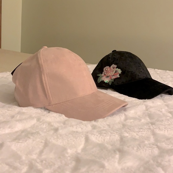 🤍NWT 2 Cute David and Young Women’s Caps🤍 - Picture 2 of 8